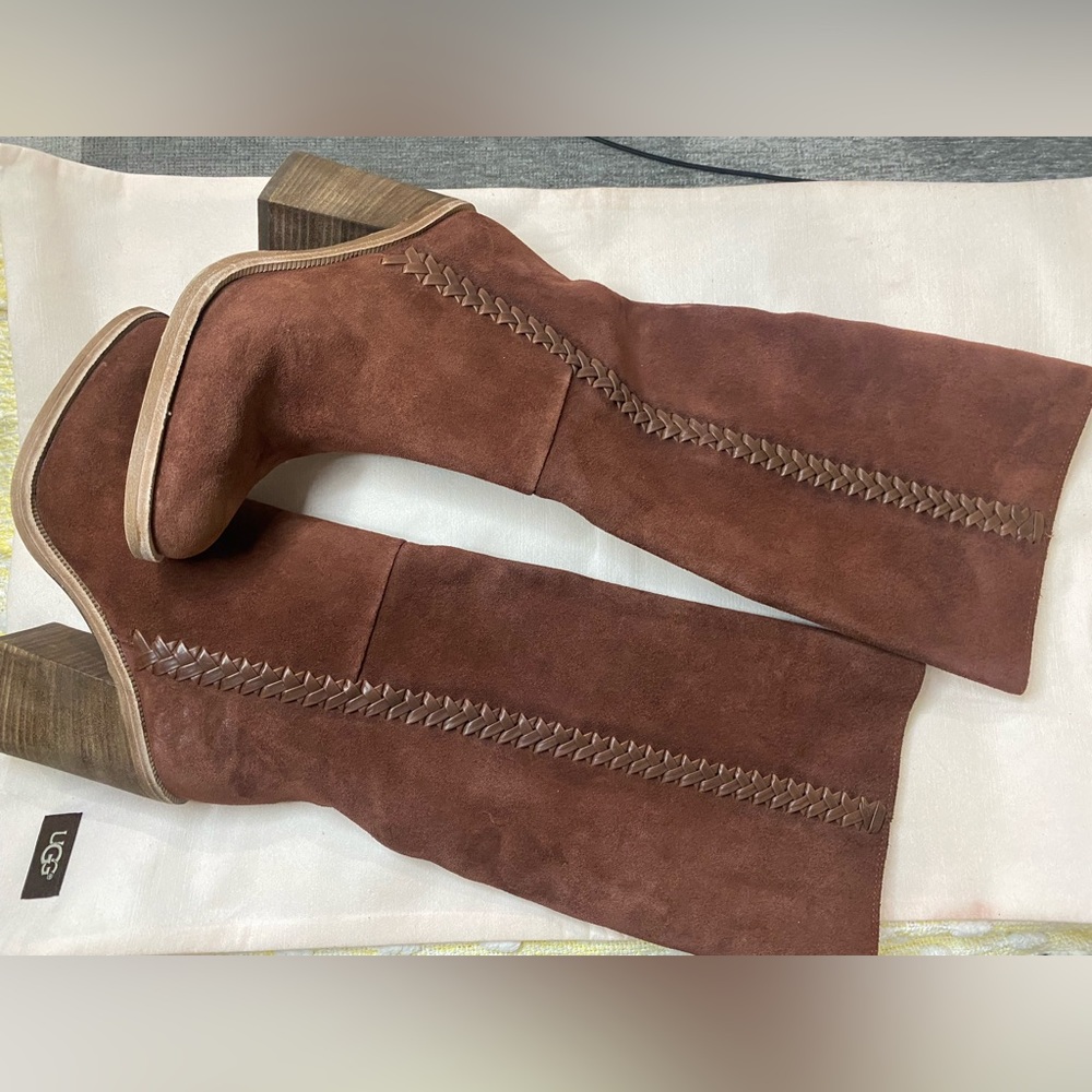 UGG Maeva sophisticated suede boot